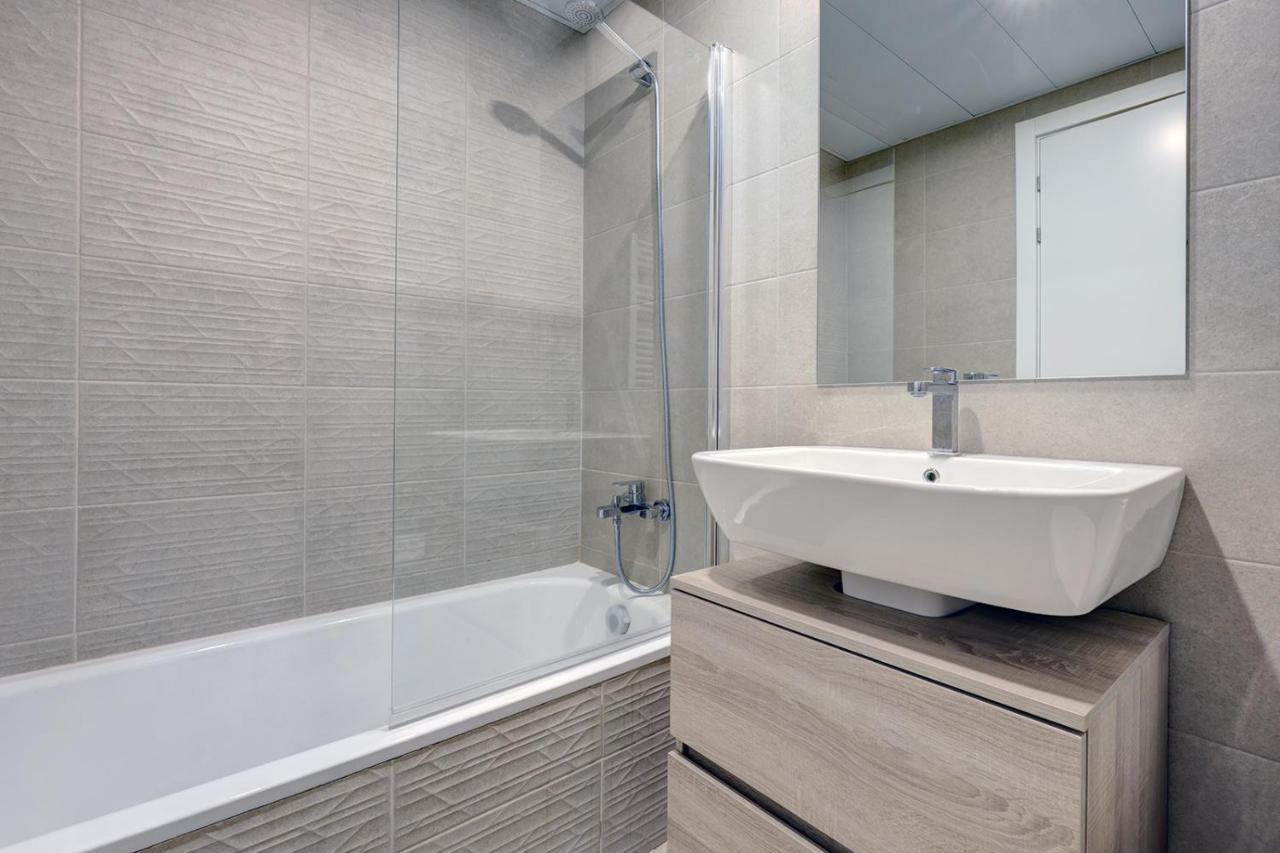 Stylish 2 Bedroom Apartment In Estepona Old Town Екстериор снимка